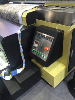 각종에게 깃발 만들기를 위한 Epson 4개의 DX7 머리를 가진 승화 인쇄기