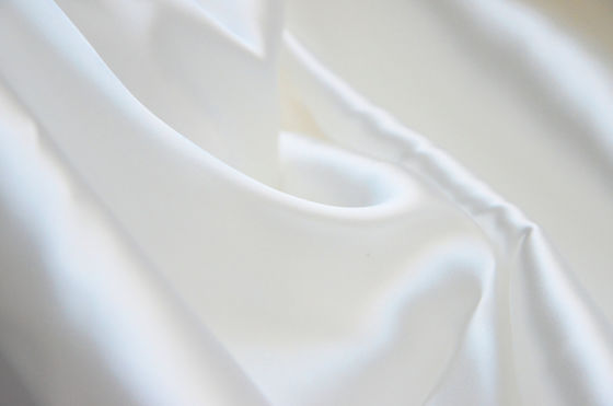 승화는 건조했던 폴리에스테 공단 직물 디지털 방식으로 인쇄 직물을 빨리 입혔습니다